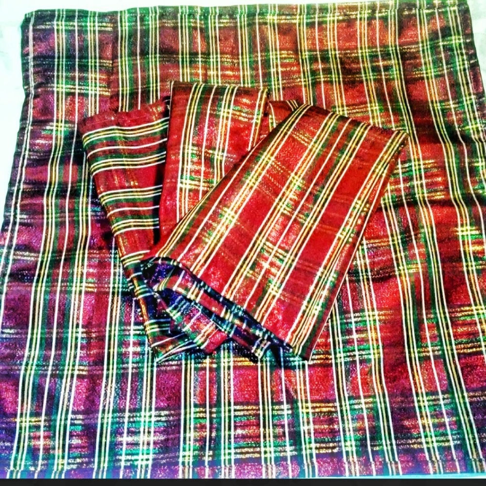 4 Vtg Christmas Shiny Holiday Place Mats~LIKE NEW
